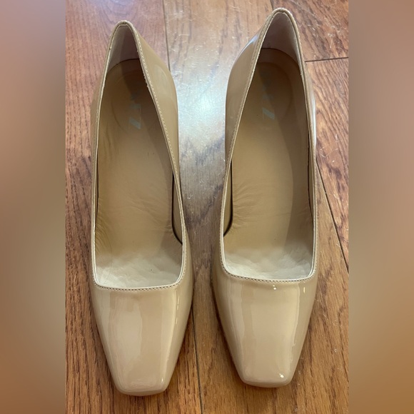 Inez Frida Tan Patent Block Heel Pumps NWOT NWOB - Picture 15 of 15